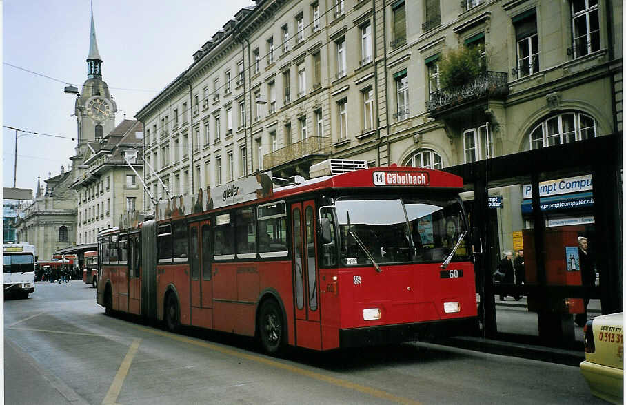 (074'508) - Bernmobil, Bern - Nr. 60 - FBW/Hess Gelenktrolleybus am 10. Februar 2005 beim Bahnhof Bern