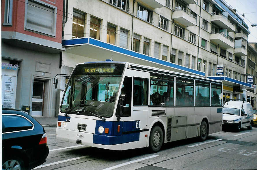 (075'112) - TL Lausanne - Nr. 135/VD 1604 - Van Hool am 24. Februar 2005 in Lausanne, Tunnel