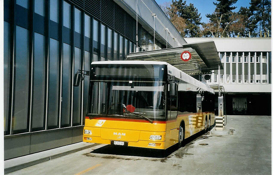 (075'402) - PostAuto Bern-Freiburg-Solothurn - Nr. 651/BE 601'341 - MAN am 3. Mrz 2005 in Bern, Postautostation