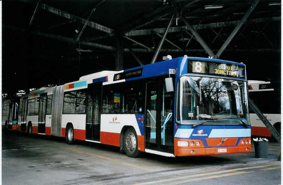 (075'532) - TPG Genve - Nr. 325/GE 96'681 - Volvo am 6. Mrz 2005 in Genve, Dpt