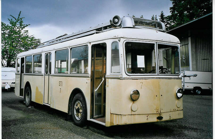 (076'635) - STI Thun - Nr. 7 - Berna/Gangloff Trolleybus am 22. Mai 2005 in Niederscherli