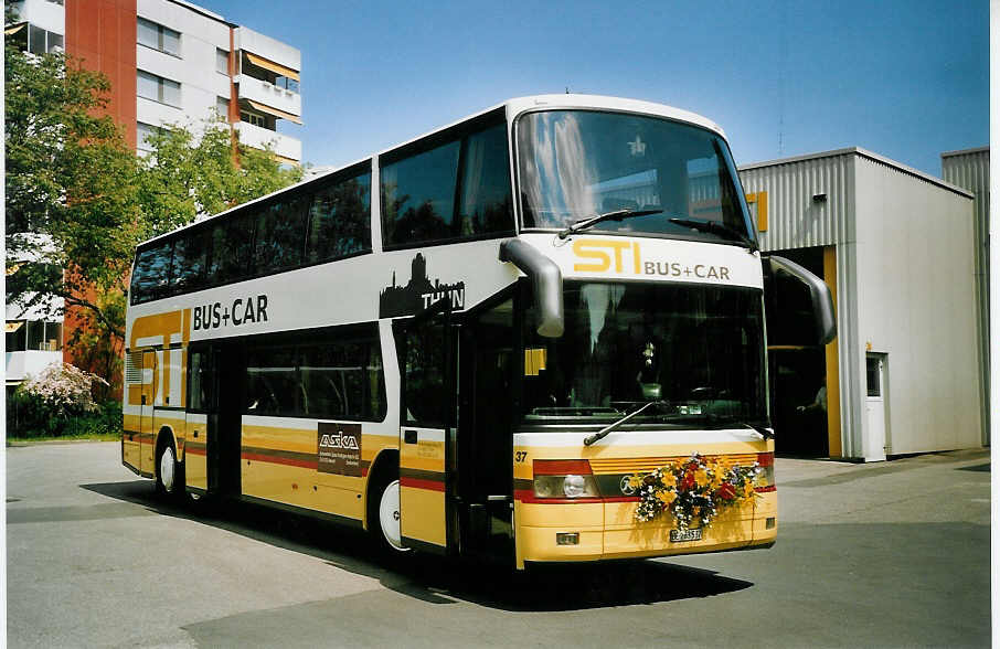 (076'804) - STI Thun - Nr. 37/BE 263'537 - Setra (ex Funi-Car, Biel) am 28. Mai 2005 in Thun, Garage (Einsatz ASKA)