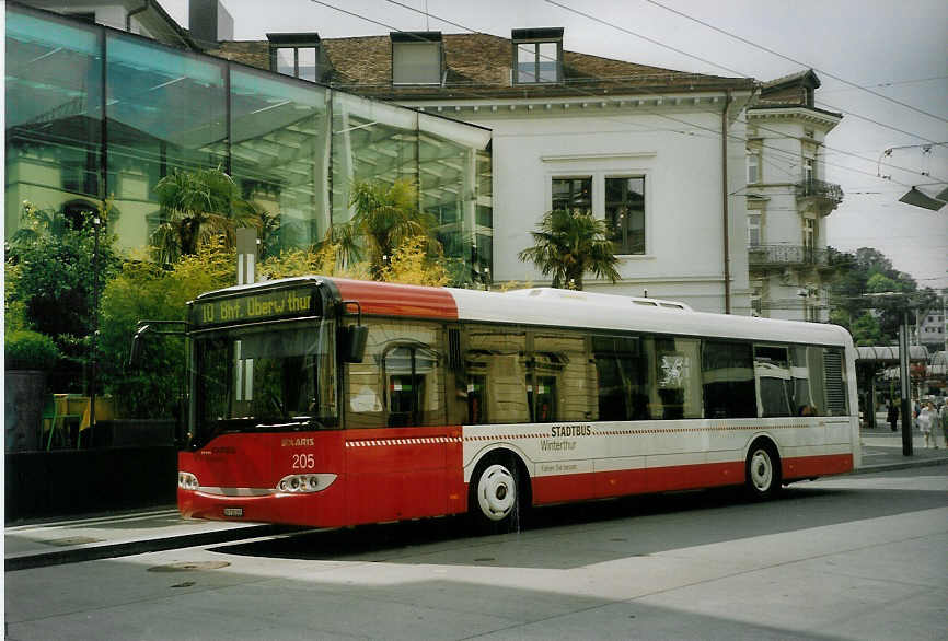 (077'528) - SW Winterthur - Nr. 205/ZH 730'205 - Solaris am 18. Juni 2005 beim Hauptbahnhof Winterthur