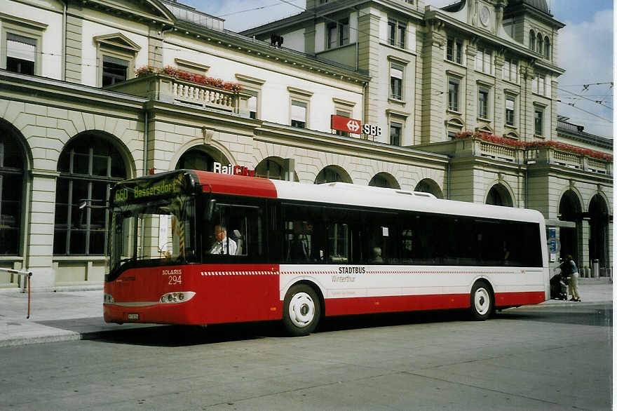 (077'536) - SW Winterthur - Nr. 294/ZH 730'294 - Solaris am 18. Juni 2005 beim Hauptbahnhof Winterthur