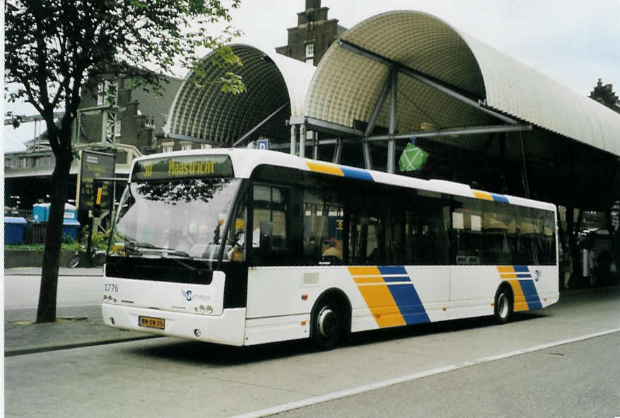 (079'033) - Hermes, Kampen - Nr. 1776/BN-XN-35 - VDL Berkhof am 23. Juli 2005 beim Bahnhof Maastricht