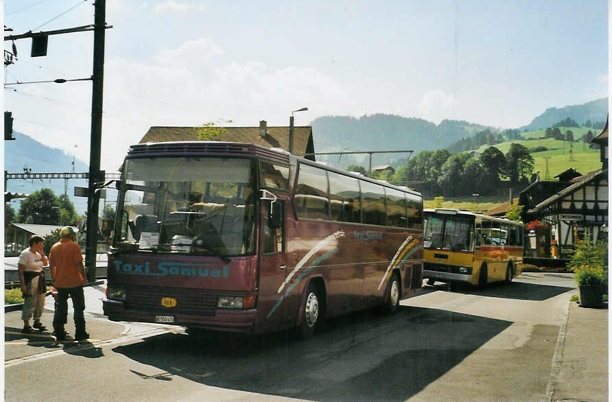 (080'222) - Stryffeler, Boltigen - BE 550'470 - Drgmller (ex Meister, Thun) am 3. September 2005 beim Bahnhof Zweisimmen