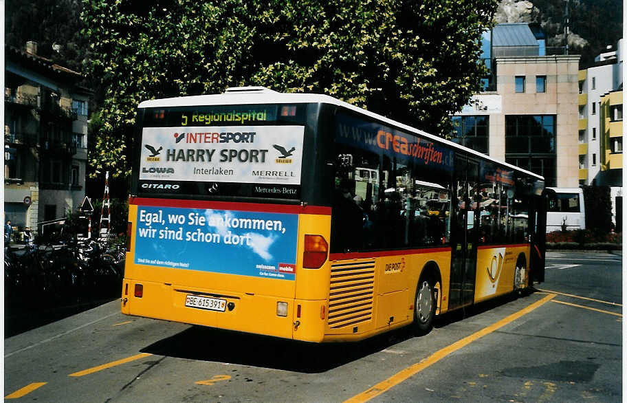 (080'523) - PostAuto Berner Oberland - BE 615'391 - Mercedes (ex P 25'381) am 25. September 2005 beim Bahnhof Interlaken West