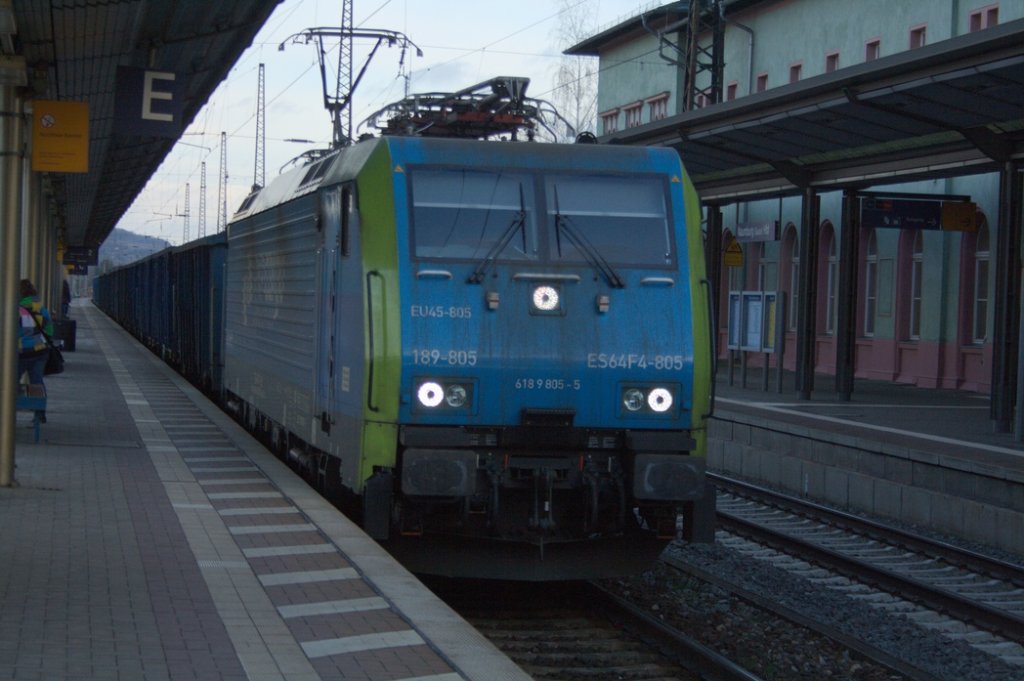 10.01.2013 - 14:01 Uhr, Naumburg Hbf. Die polnische EU45-805 f�hrt mit einem Ganzzug Eaos-Wagen durch den Bahnhof Richtung Gro�heringen.