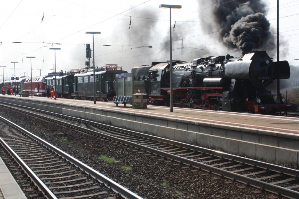 10.04.2009 dieser Lokzug legte einen Halt im Naumburger Bf. ein
