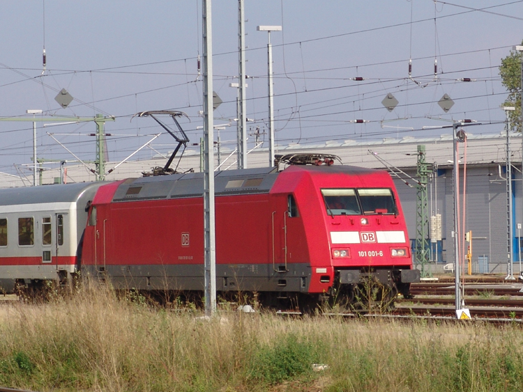 101 001-6 mit LR 2238 von Leipzig Hbf Richtung Warnemnde bei der Einfahrt im BW Rostock Hbf.(02.10.10)