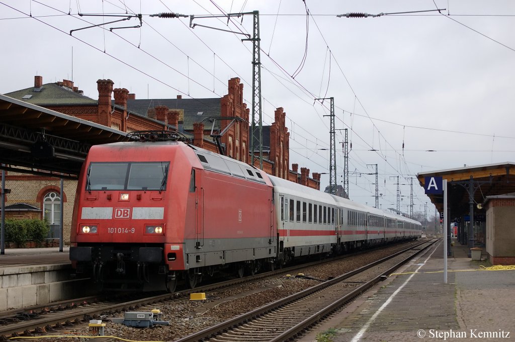 101 014-9 mit den IC 146 nach Schiphol (Airport) in Stendal. 24.11.2010