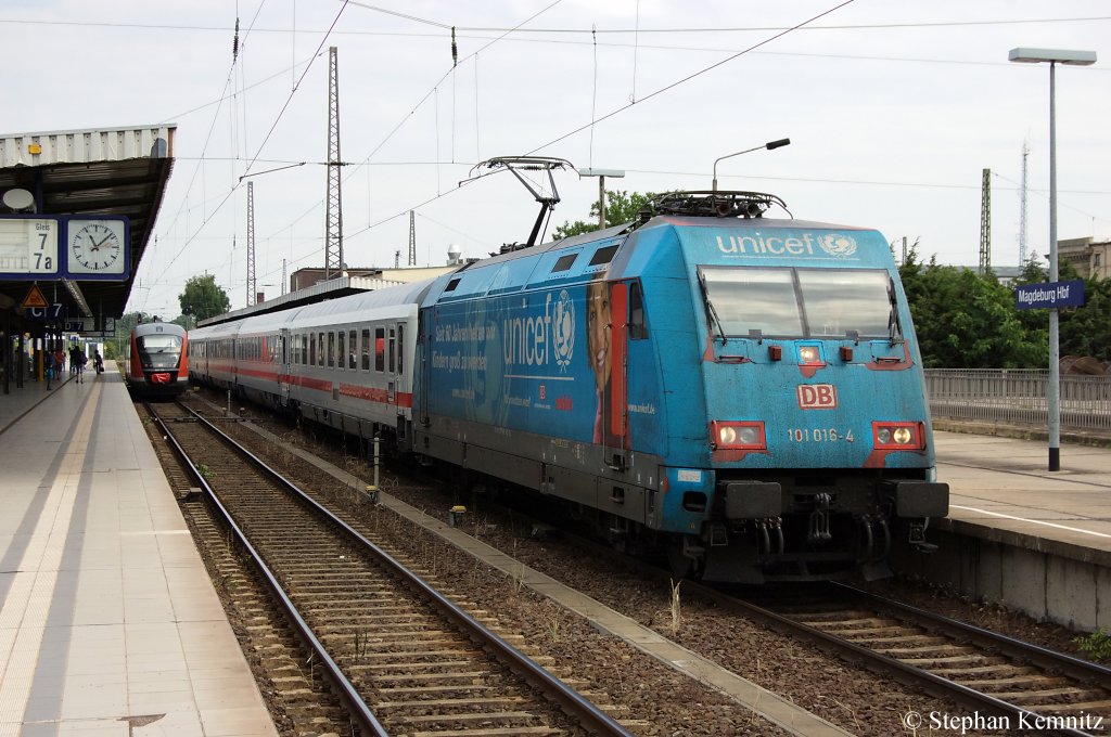 101 016-4  Unicef  mit dem IC 2430 von Dresden Hbf nach Oldenburg(Oldb) in Magdeburg. 11.06.2011