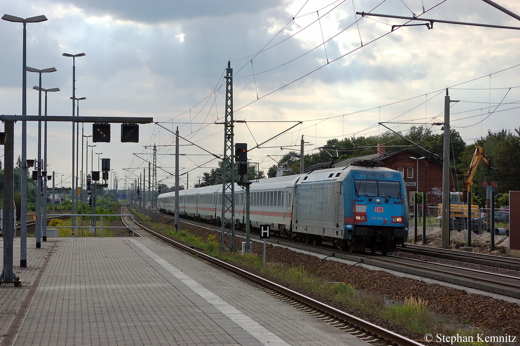 101 016-4  Unicef , in nicht mehr Top Zustand, mit dem IC 145 von Schiphol (Airport) nach Berlin Ostbahnhof in Rathenow. 31.08.2011