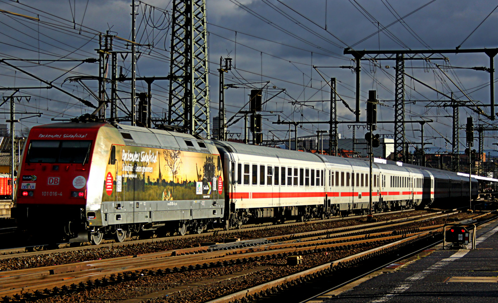 101 016  Packendes Sdafrika  mit IC 2158 nach Frankfurt am 06.11.12 in Fulda