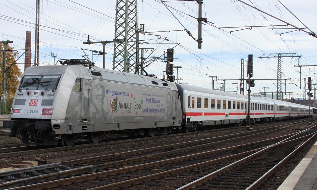 101 028 mit IC 2158 am 18.10.12 in Fulda