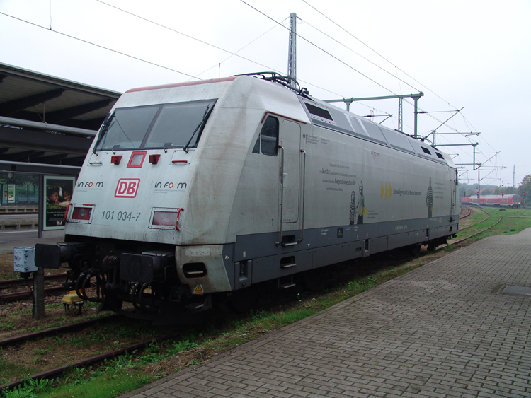 101 034-7 abgestellt im Rostocker Hbf.(26.09.10)