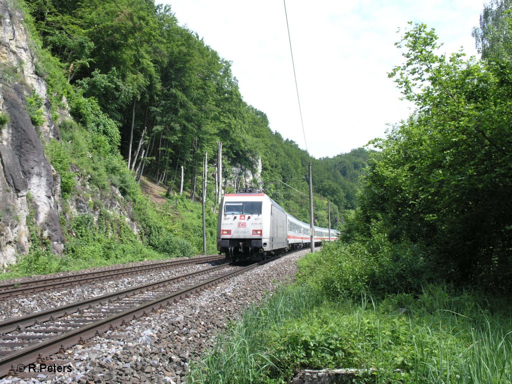 101 034-7  InForm  als IC 1886 Mhldorf – Hamburg „Rottaler Land“ bei Matting. 29.05.10
