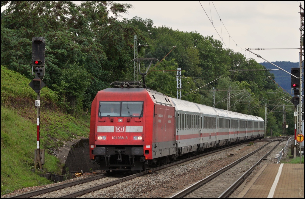 101 038 mit IC in Richtung Stuttgart am 15.08.11 in Gingen (Fils)