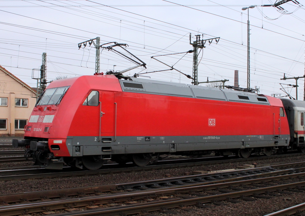 101 040 mit IC am 24.02.11 in Fulda