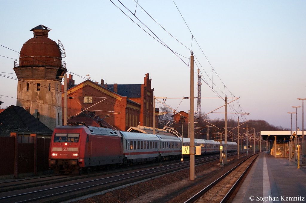 101 042-0 mit dem IC 140 nach Schiphol (Airport) in Rathenow. 22.02.2011