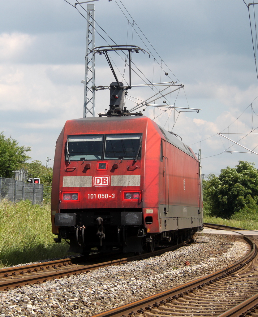 101 050-3 mit IC 2212 von KKO nach WBI bei der ausfahrt in WR am 14.06.2013