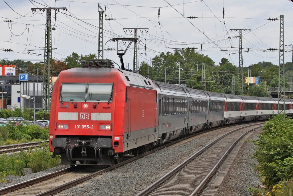 101 055 mit EC 101 von Hamburg Altona nach Chur am 23.07.11 in Koblenz Stadtmitte