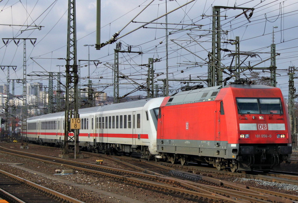 101 056 mit IC am 25.02.12 in Fulda