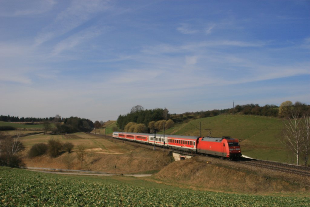 101 062-8 als RE4013 Nrnberg -Mnchen bei Fahlenbach. 24.03.11