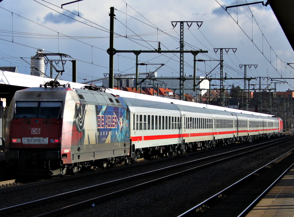 101 070  Adler Mannheim  mit IC nach Frankfurt am 19.02.12 in Fulda

