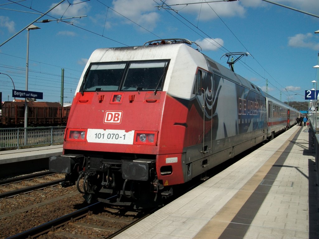 101 070 schob am 19.April 2010 den IC 2212 nach dem Halt in Bergen/Rgen weiter nach Binz.