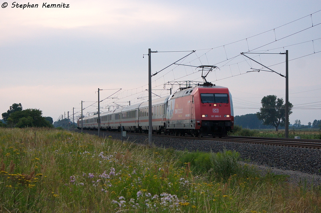 101 080-0  Cewe-Fotobuch  mit dem IC 147 von Amsterdam Centraal nach Berlin Ostbahnhof in Vietznitz. Da dieser Intercity ber Wittenberge umgeleitet wurde, wurde ab Stendal im 101er-120er Sandwich gefahren. Im diesem Fall hatte die 120 114-4 die Aufgabe den IC 147 von Stendal nach Wittenberge zu ziehen und ab Wittenberge zu schieben. 26.07.2013