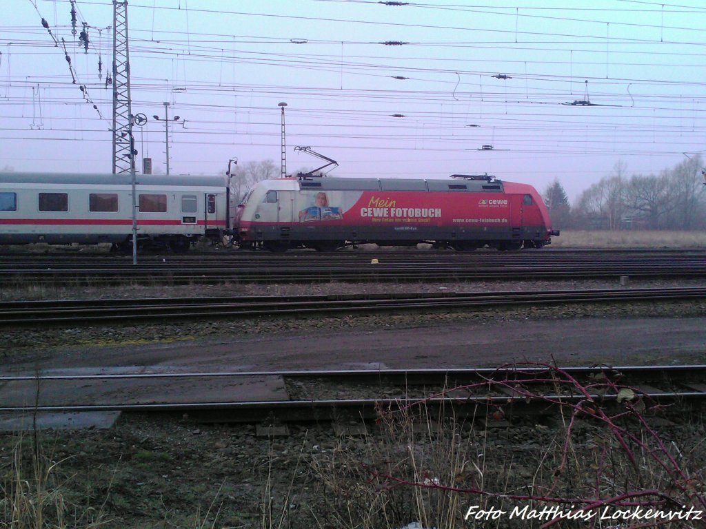 101 081-8 beim Rangieren in Stralsund Hbf am 11.4.13