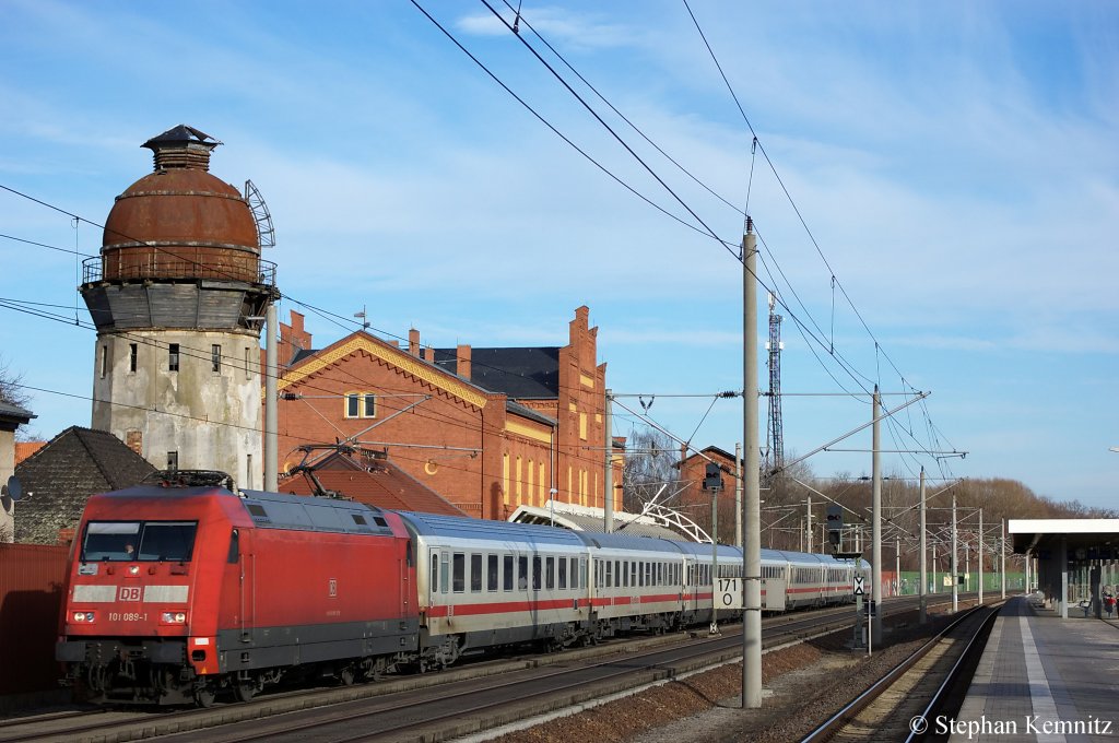 101 089-1 mit dem IC 2385 nach Frankfurt am Main in Rathenow. 12.02.2011