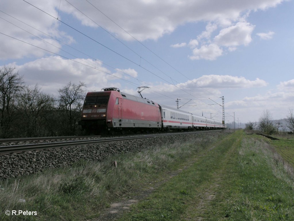 101 091-7 zieht den IC 1886 Mhldorf – Hamburg „Rottaler Land“ bei Thngersheim. 10.04.10
