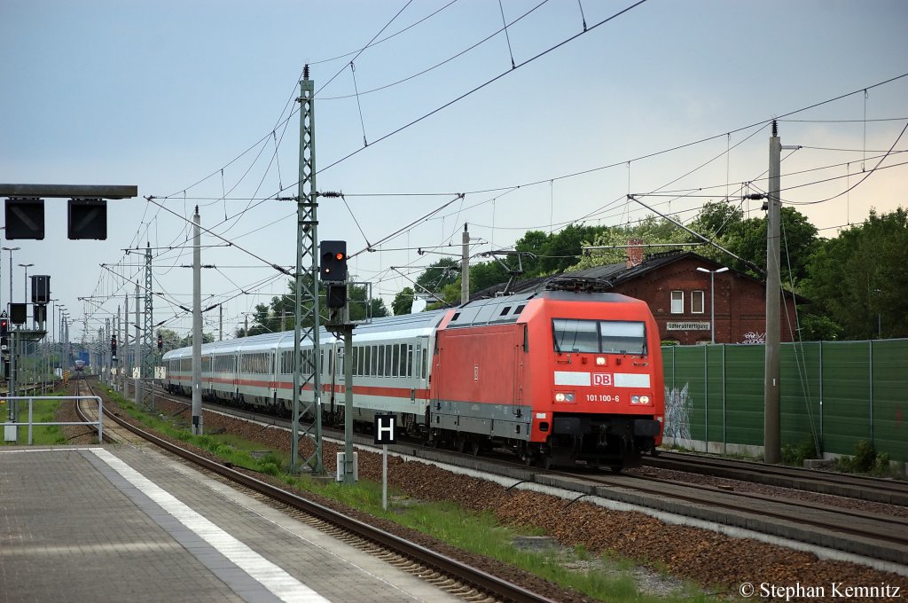 101 100-6 mit dem IC 145 von Schiphol (Airport) nach Berlin Ostbahnhof in Rathenow. 20.05.2011