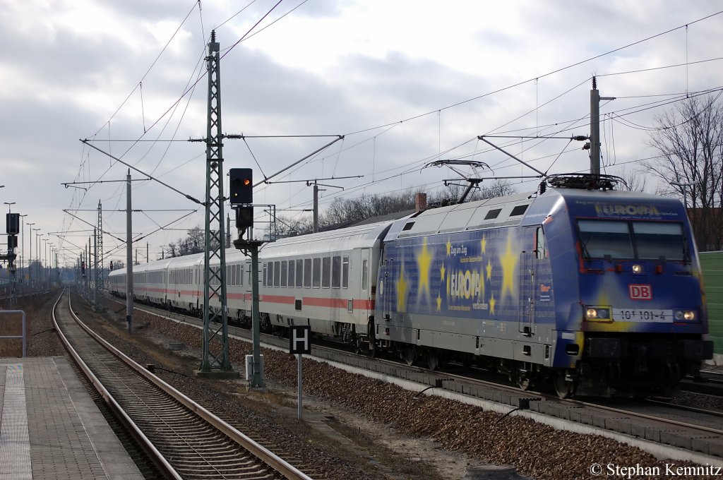 101 101-4  Europa  mit dem IC 143 nach Berlin Ostbahnhof in Rathenow. 05.03.2011