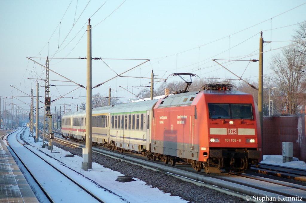 101 108-9 mit dem EC 249 nach Krakow Glowny in Rathenow. 05.01.2011