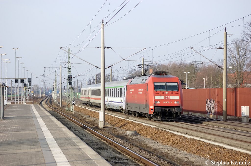 101 108-9 mit dem EC 249 nach Krakow Glowny in Rathenow. 12.03.2011