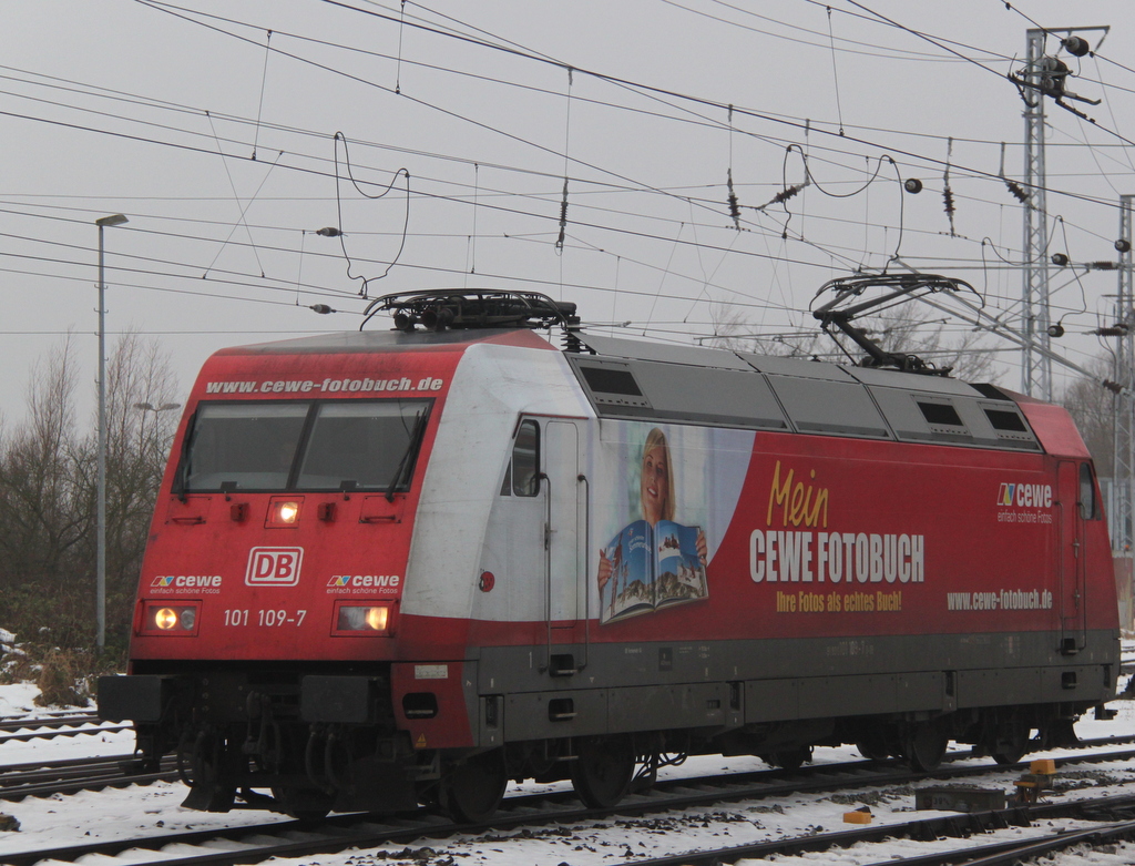 101 109-7 Cewe-Fotobuch beim Rangieren im Rostocker Hbf.16.12.2012