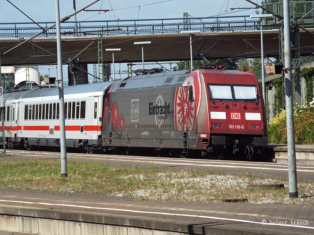 101 110-5 hing an einen IC im bhf harburg am 19.07.13