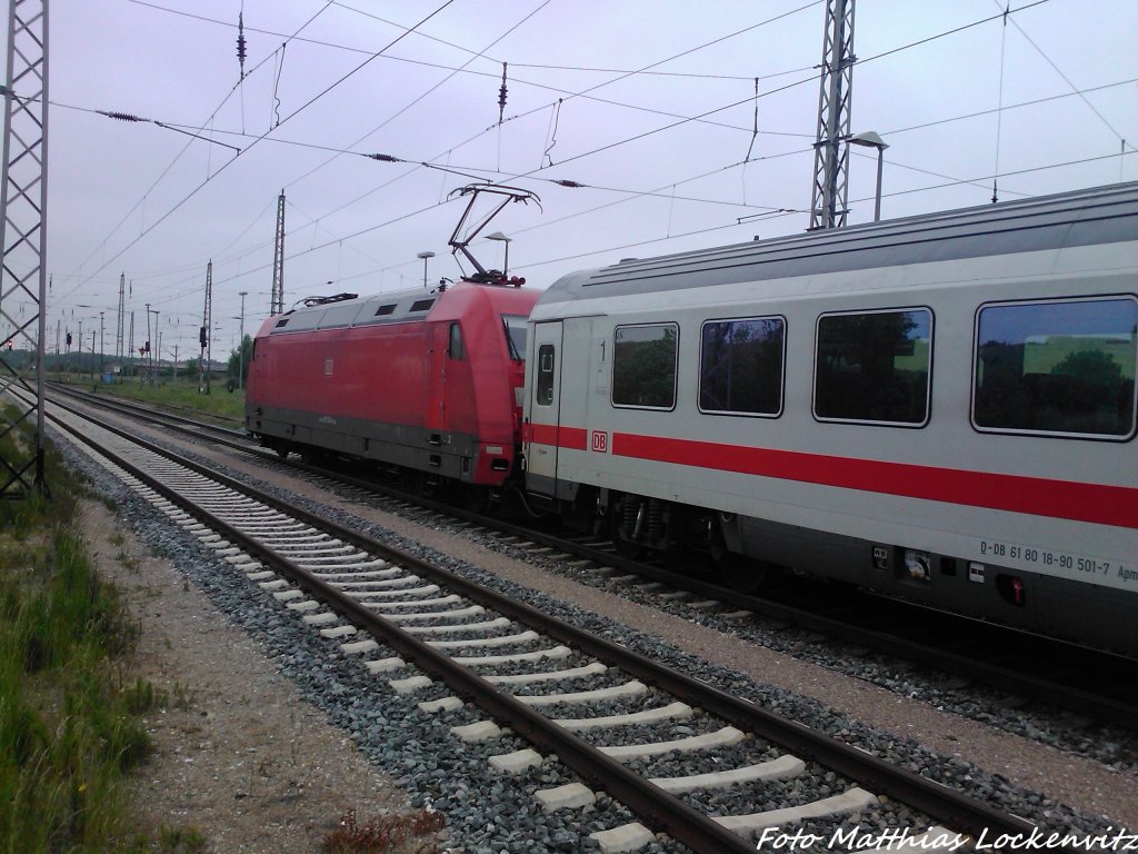 101 120-4 mit IC 2213mit Ziel Stuttgart bei der Ausfahrt aus Bergen auf Rgen am 2.6.13