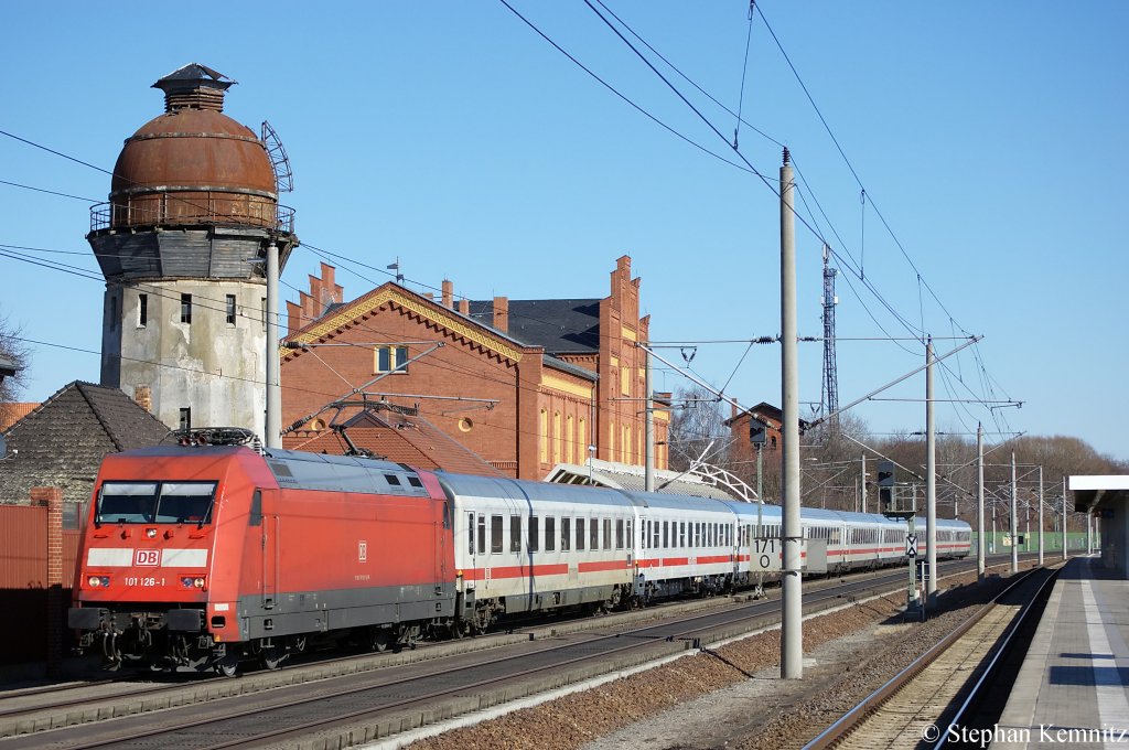 101 126-1 mit dem IC 144 nach Schiphol (Airport) in Rathenow. 07.03.2011