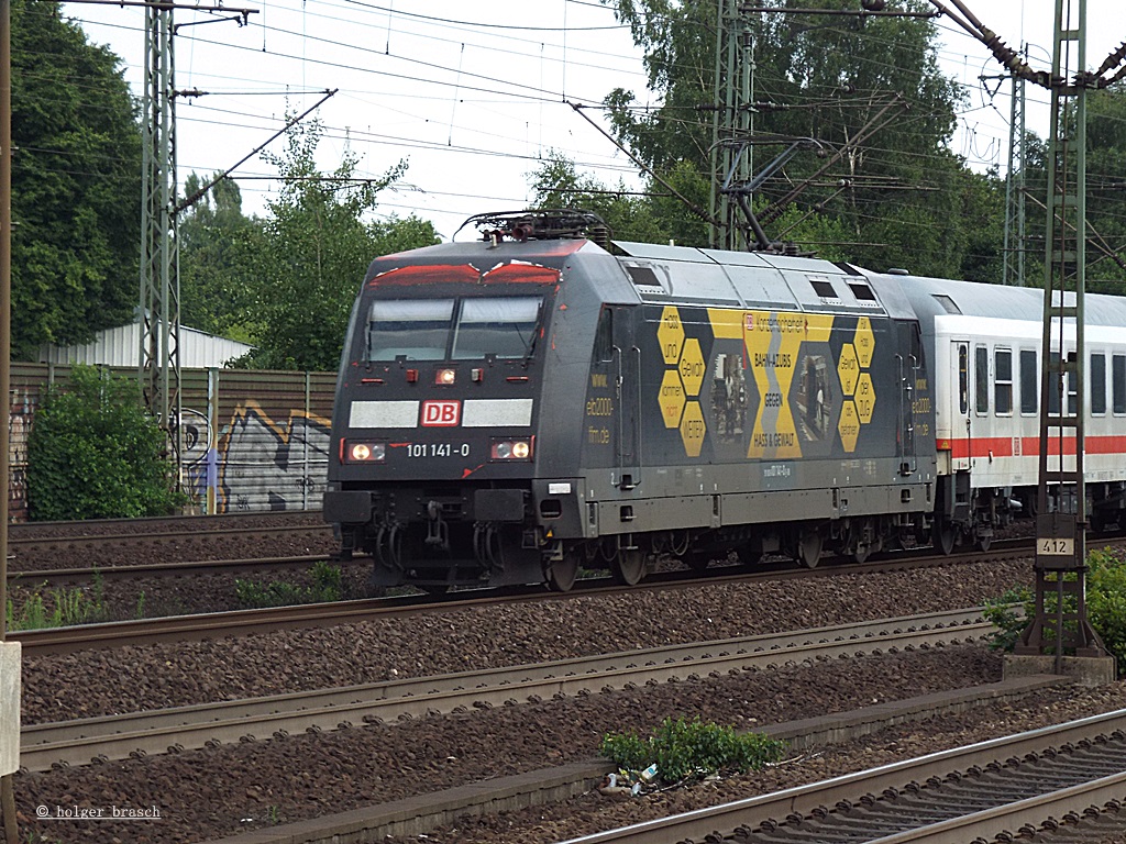 101 141-0 ist am 02.07.13 mit einen IC im bhf harburg eingefahren 