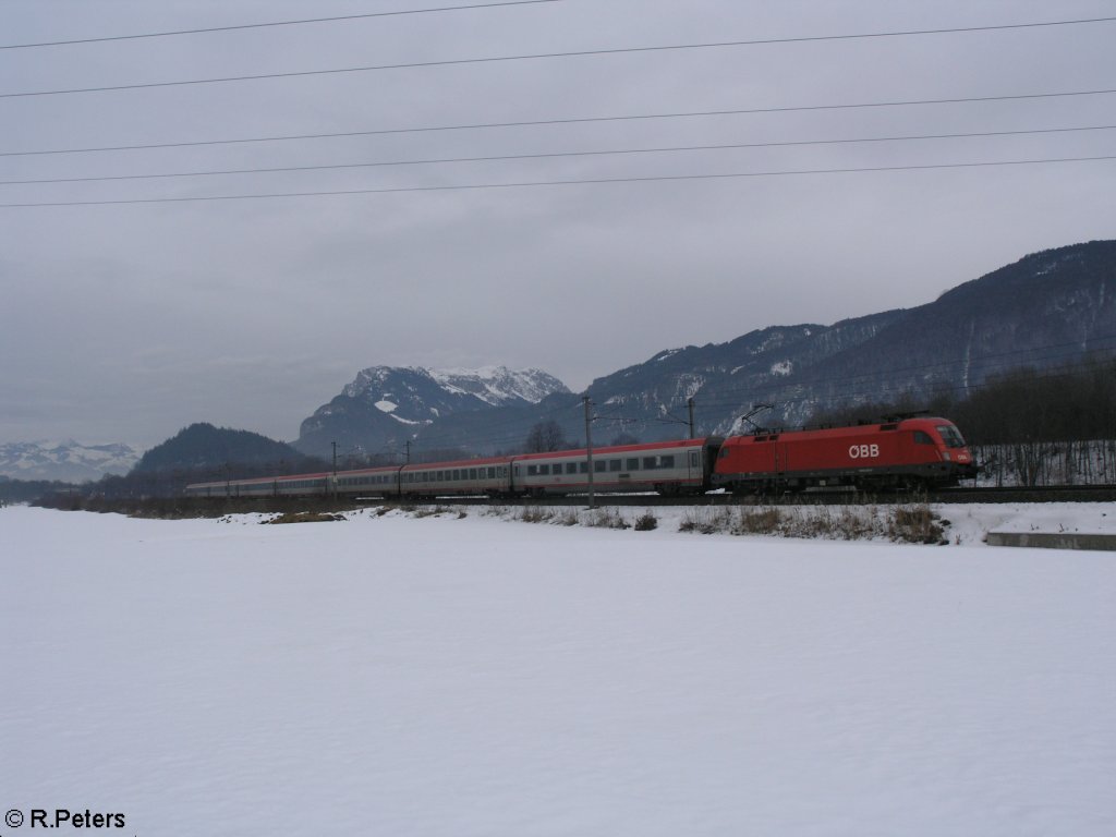 1016 019 zieht ein OEC nach Bregenz kurz hinter Kufstein. 18.02.10