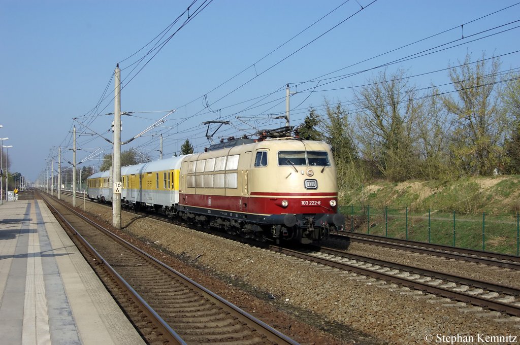 103 222-6 mit ihren Messzug von Stendal nach Rostock Seehafen in Berlin Staaken. 07.04.2011