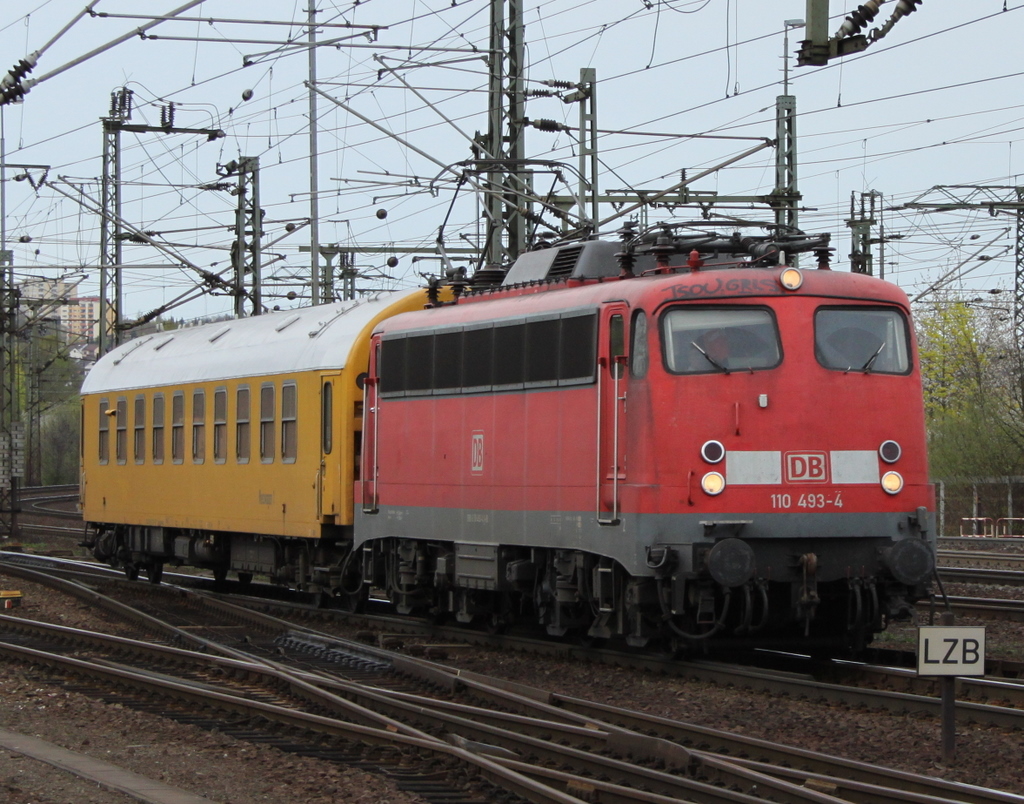 110 493-4 mit Messwagen am 11.04.11 in Fulda