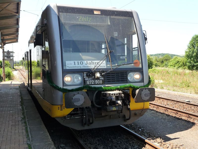 110 Jahre Nebenbahn Naumburg (S) Hbf - Teuchern: BLB 672 908 als geschm�ckte RB 25879 von Nebra nach Zeitz, auf Gleis 5 in Naumburg (S) Hbf; 28.06.2010 (Foto: Ralf Kuke)