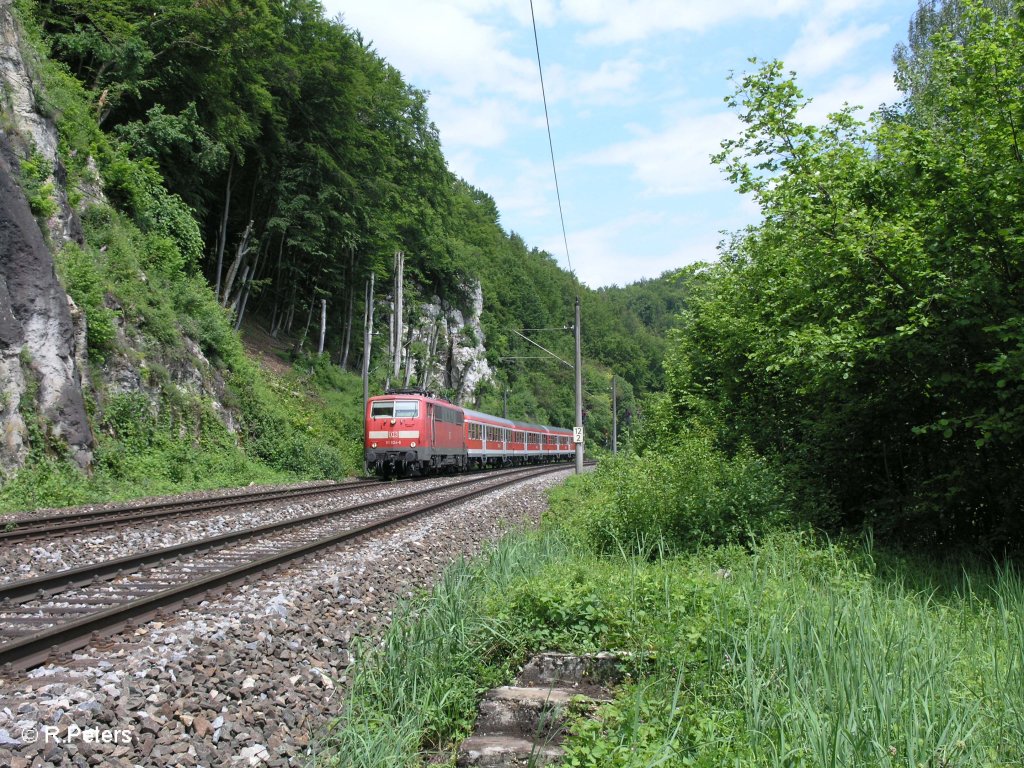 111 024-6 als RB32374/37750 nach Ingolstadt bei Matting. 29.05.10