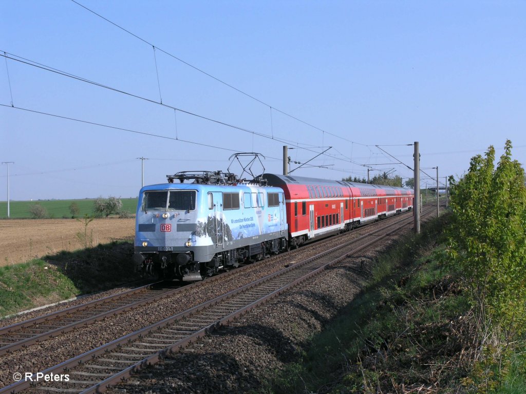 111 031-1 mit RE4260 Mnchen – Nrnberg 1bei Altegolsheim. 21.04.11
