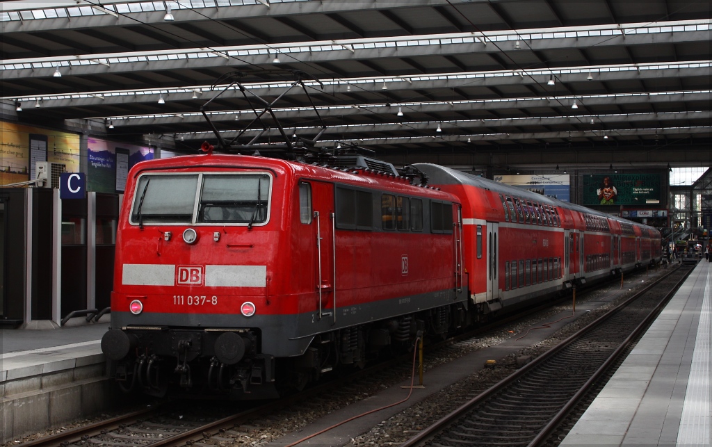 111 037 am 14.06.13 in Mnchen Hbf